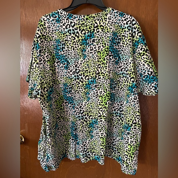 Sanibal Scrubs 3X scrub top. - Picture 4 of 5